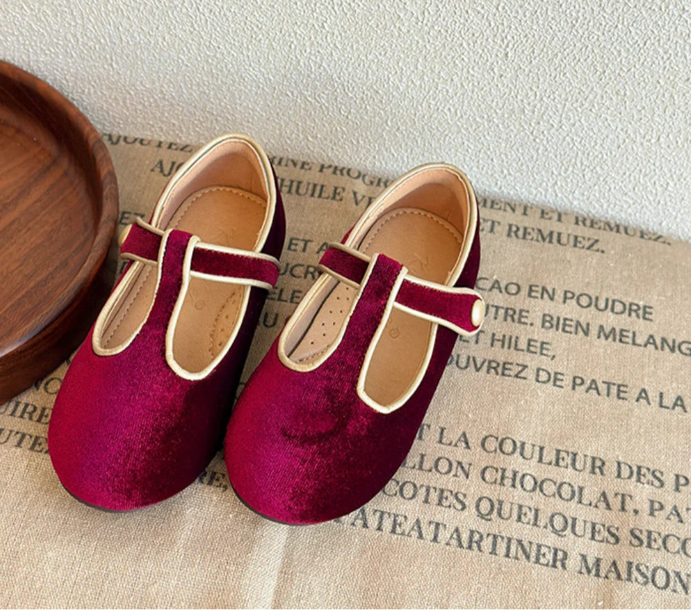 𝑉𝑖𝑛𝑡𝑎𝑔𝑒 𝑉𝑒𝑙𝑣𝑒𝑡 𝑇-𝑆𝑡𝑟𝑎𝑝 𝑀𝑎𝑟𝑦 𝐽𝑎𝑛𝑒 𝑃𝑎𝑟𝑡𝑦 𝐷𝑟𝑒𝑠𝑠 𝐻𝑜𝑙𝑖𝑑𝑎𝑦 𝑆ℎ𝑜𝑒𝑠