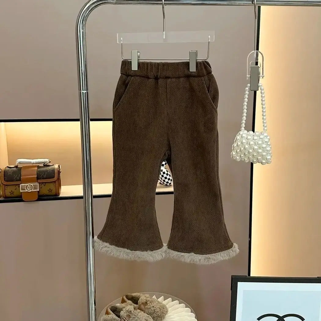 𝐹𝑎𝑢𝑥 𝐹𝑢𝑟 𝐶𝑜𝑎𝑡 + 𝑇𝑠ℎ𝑖𝑟𝑡+ 𝑏𝑒𝑙𝑙-𝑏𝑜𝑡𝑡𝑜𝑚𝑠 𝑃𝑎𝑛𝑡𝑠