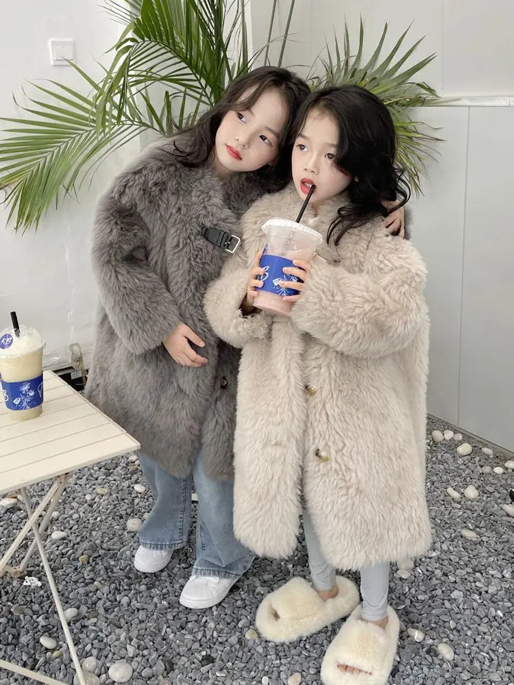 𝑊𝑖𝑛𝑡𝑒𝑟 𝐻𝑖𝑔ℎ 𝐸𝑛𝑑 𝐹𝑎𝑢𝑥 𝐹𝑢𝑟 𝐿𝑜𝑛𝑔 𝑉𝑒𝑟𝑠𝑎𝑡𝑖𝑙𝑒 𝐶𝑜𝑎𝑡