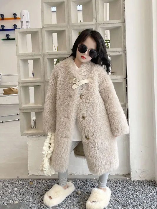 𝑊𝑖𝑛𝑡𝑒𝑟 𝐻𝑖𝑔ℎ 𝐸𝑛𝑑 𝐹𝑎𝑢𝑥 𝐹𝑢𝑟 𝐿𝑜𝑛𝑔 𝑉𝑒𝑟𝑠𝑎𝑡𝑖𝑙𝑒 𝐶𝑜𝑎𝑡