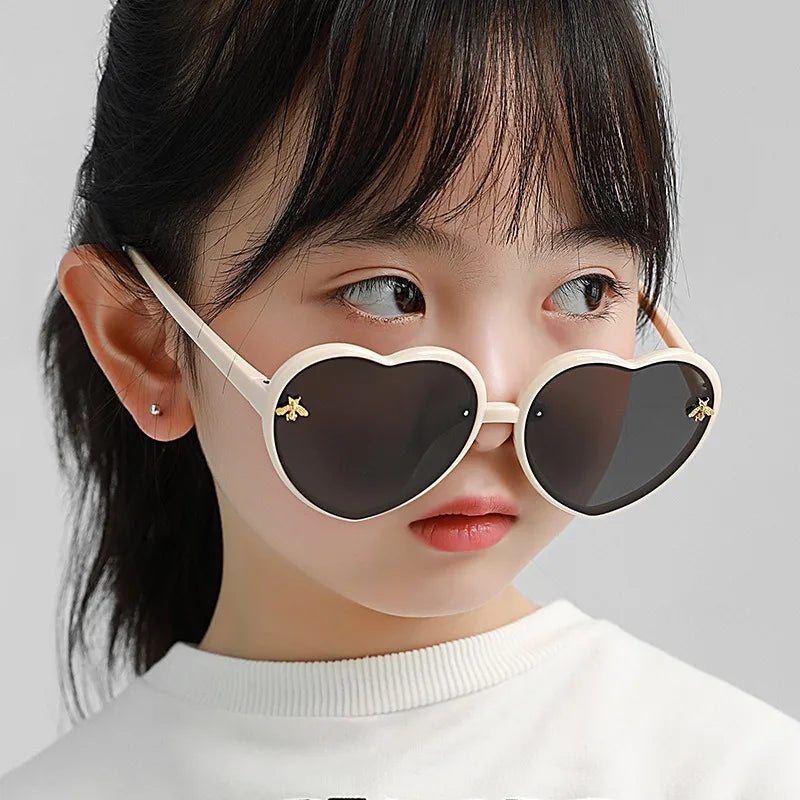 𝑅𝑒𝑡𝑟𝑜 𝐻𝑒𝑎𝑟𝑡 𝐶ℎ𝑖𝑙𝑑𝑟𝑒𝑛’𝑠 𝐹𝑎𝑠ℎ𝑖𝑜𝑛 𝑆𝑢𝑛𝑔𝑙𝑎𝑠𝑠𝑒𝑠