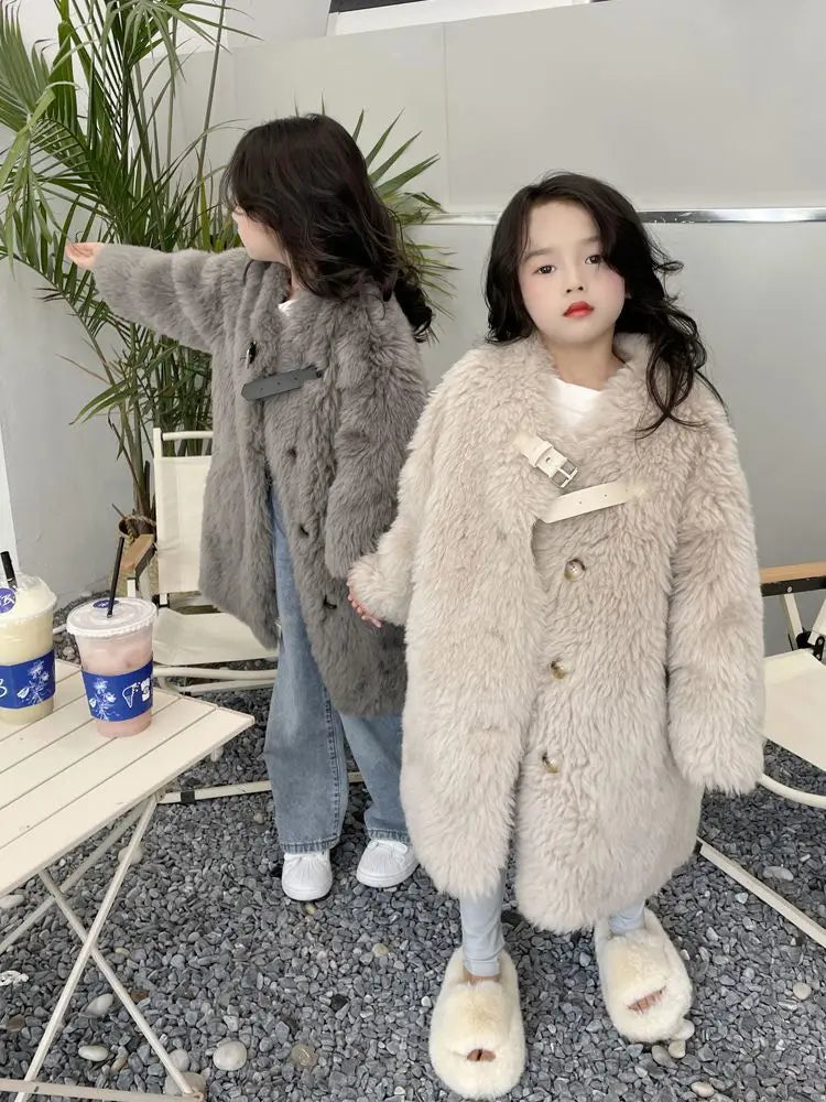 𝑊𝑖𝑛𝑡𝑒𝑟 𝐻𝑖𝑔ℎ 𝐸𝑛𝑑 𝐹𝑎𝑢𝑥 𝐹𝑢𝑟 𝐿𝑜𝑛𝑔 𝑉𝑒𝑟𝑠𝑎𝑡𝑖𝑙𝑒 𝐶𝑜𝑎𝑡