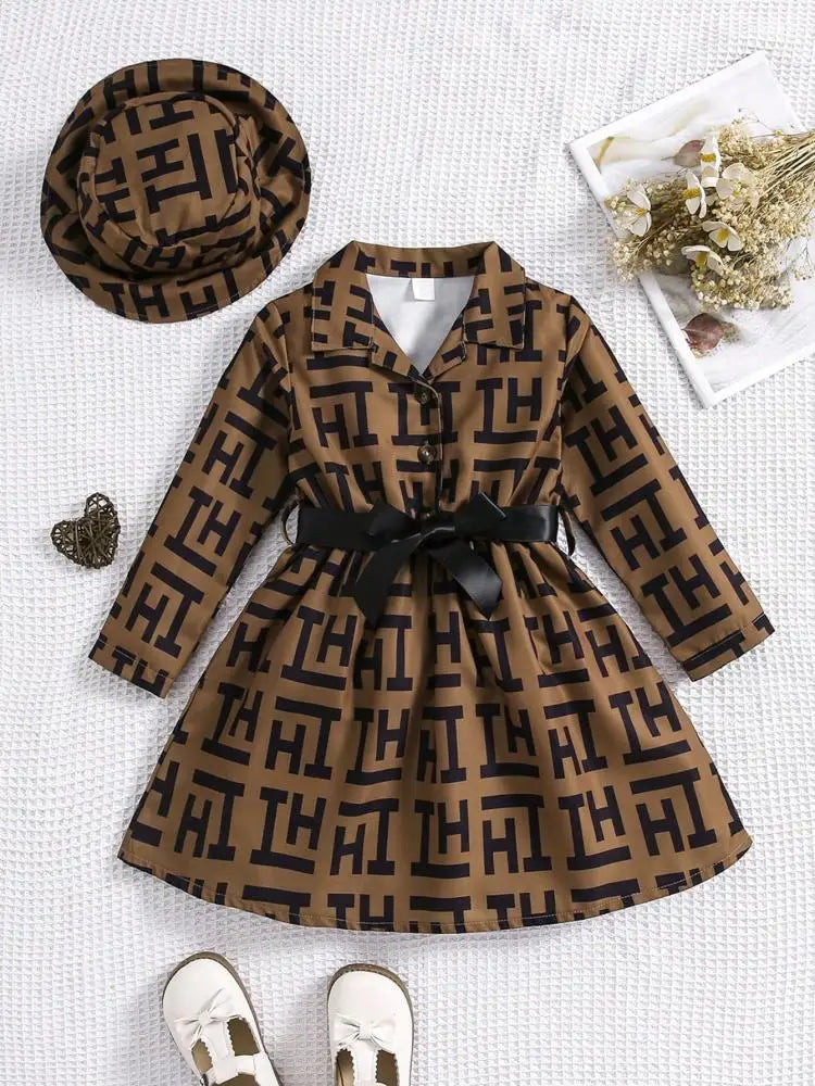 2 Pcs Kid Girls' Fashionable Set Autumn and Winter Geometric Pattern Lapel Long Sleeve  Belt Bow Dress and Hat Children's Suit