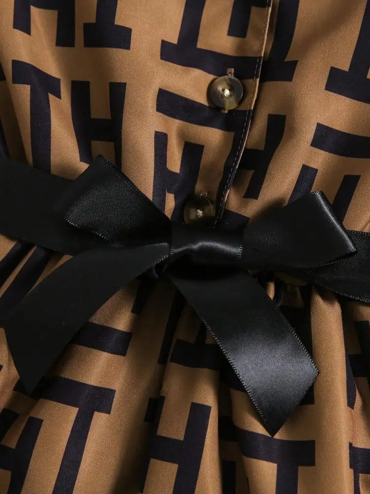 2 Pcs Kid Girls' Fashionable Set Autumn and Winter Geometric Pattern Lapel Long Sleeve  Belt Bow Dress and Hat Children's Suit