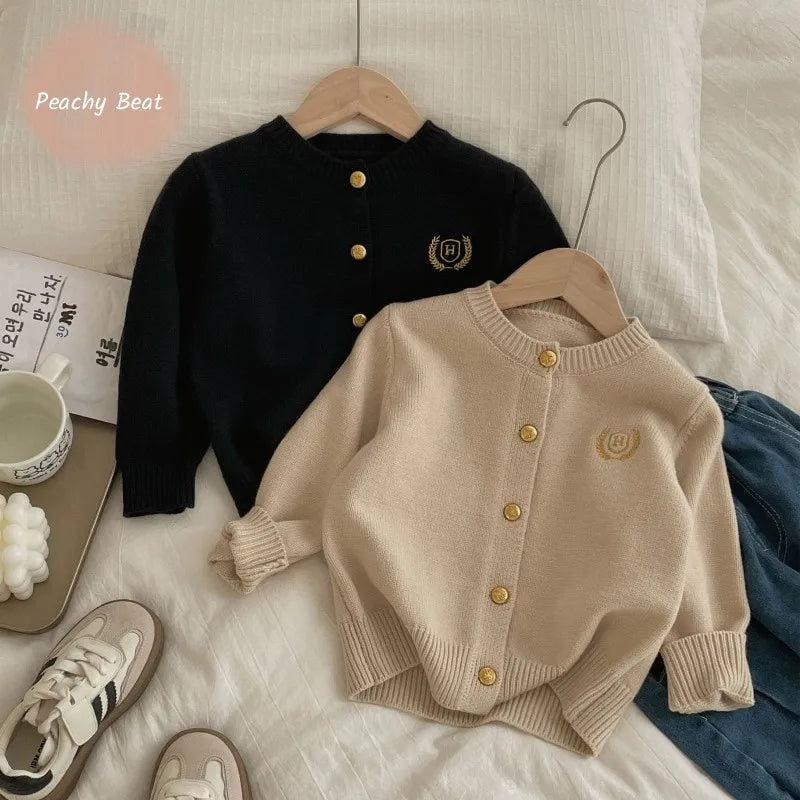 𝐸𝑚𝑏𝑟𝑜𝑖𝑑𝑒𝑟𝑦 𝐶𝑎𝑠𝑢𝑎𝑙 𝐿𝑜𝑛𝑔 𝑆𝑙𝑒𝑒𝑣𝑒 𝐶𝑎𝑟𝑑𝑖𝑔𝑎𝑛