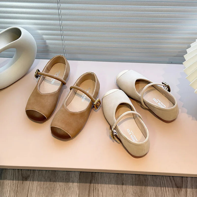 𝐿𝑒𝑎𝑡ℎ𝑒𝑟 𝐴𝑛𝑡𝑖－𝑠𝑙𝑖𝑝𝑝𝑒𝑟𝑦 𝐶𝑎𝑠𝑢𝑎𝑙 𝐶ℎ𝑖𝑐 𝑆ℎ𝑜𝑒𝑠