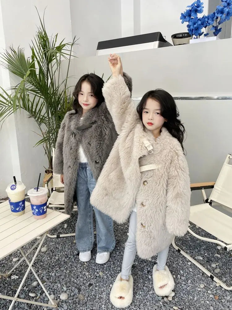 𝑊𝑖𝑛𝑡𝑒𝑟 𝐻𝑖𝑔ℎ 𝐸𝑛𝑑 𝐹𝑎𝑢𝑥 𝐹𝑢𝑟 𝐿𝑜𝑛𝑔 𝑉𝑒𝑟𝑠𝑎𝑡𝑖𝑙𝑒 𝐶𝑜𝑎𝑡